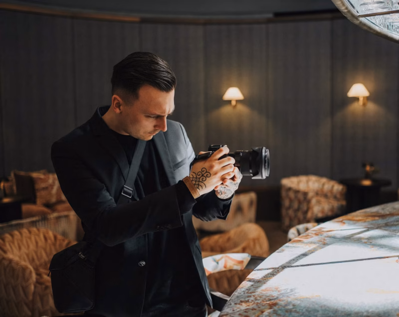 Aleksander Figiel - interiors photographer - portrait